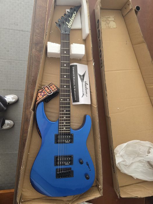 Guitarra Jackson Dinky de 2017