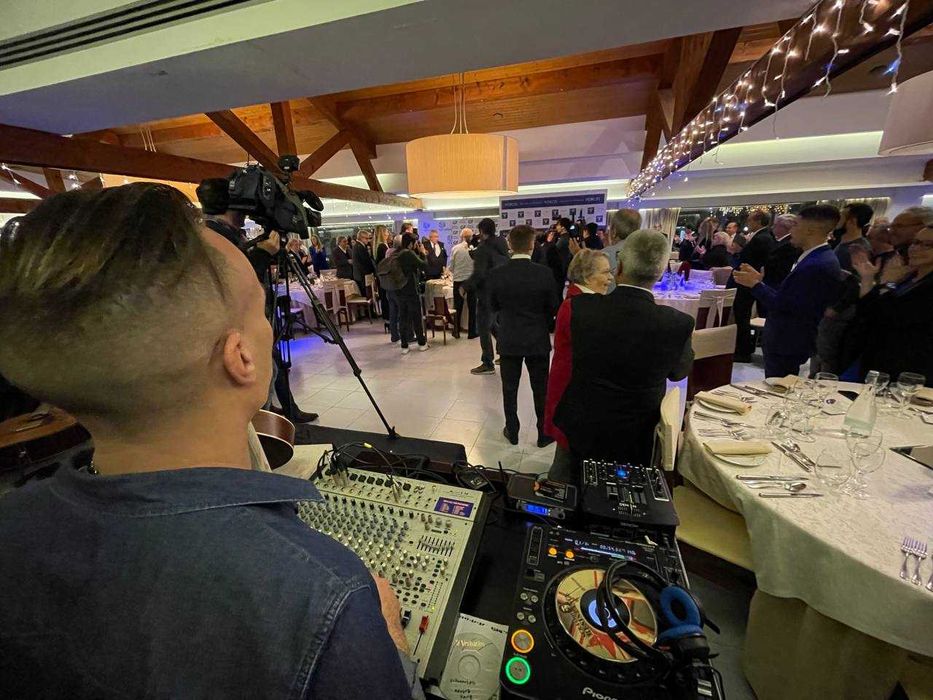 Dj para todo tipo de eventos e aluguer de material de som e luz