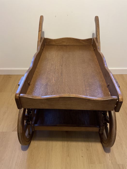 Stolik w kształcie taczki