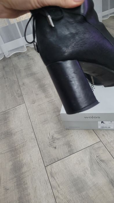 Czarne botki Wojas  ze skóry licow