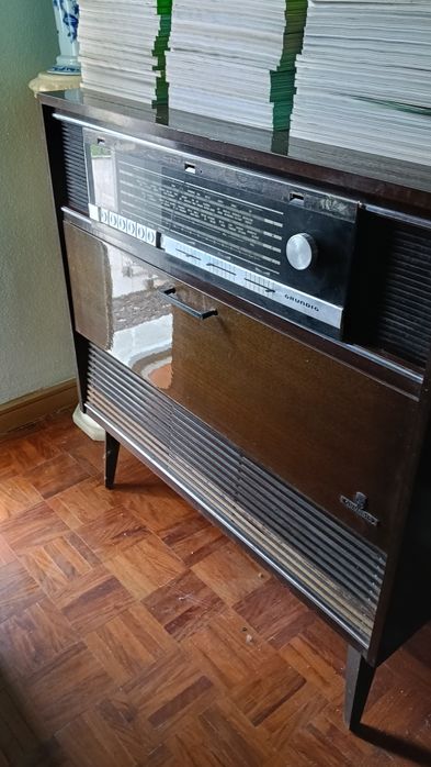 Radio e gira discos Grundig vintage