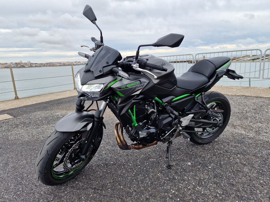 KAWASAKI Z650 Impecável - 2500 KM's