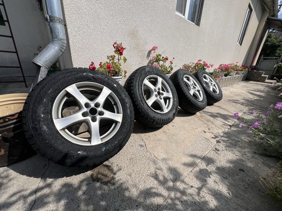 Продам комплект зимової резини з дисками