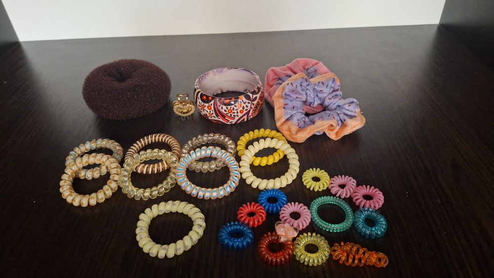 Резинки для волосся