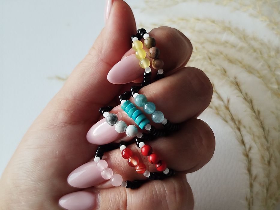 Bransoletka i pierścionek, kamienie naturalne Turmalin Howlit Biały