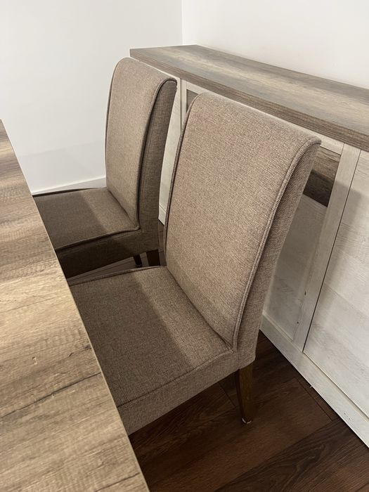 Conjunto sala jantar. Mesa aparador e cadeiras