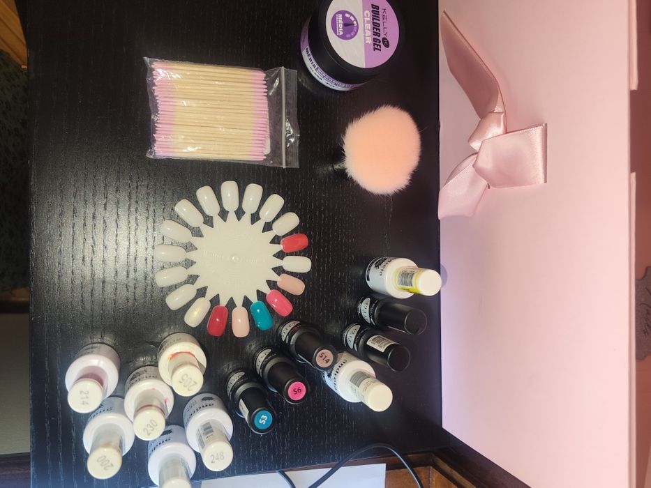 Motor unhas, led, vernizes, alicates, e todo o material de unhas de gel