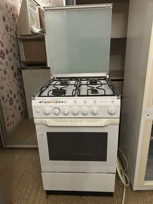 Продам газовую плиту