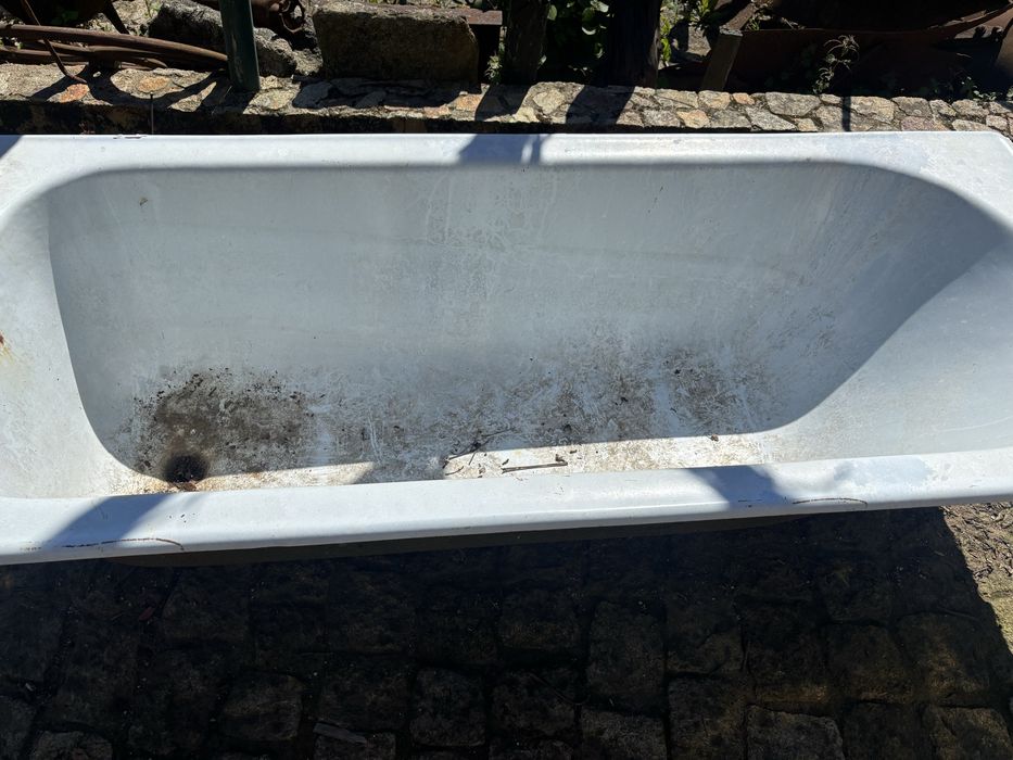 Banheira de ferro antiga