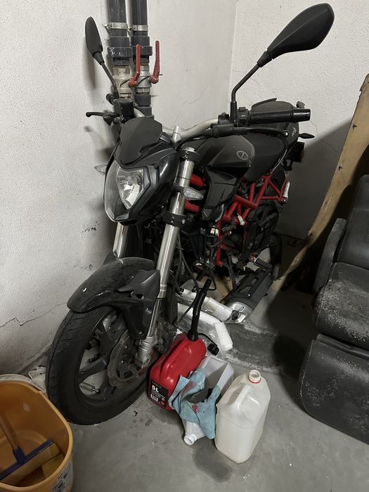 Benelli bn 125 *avariada*