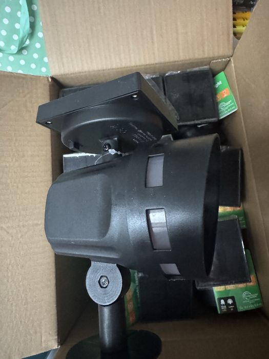 Reflektor solarny. Lampa ogrodowa solarna