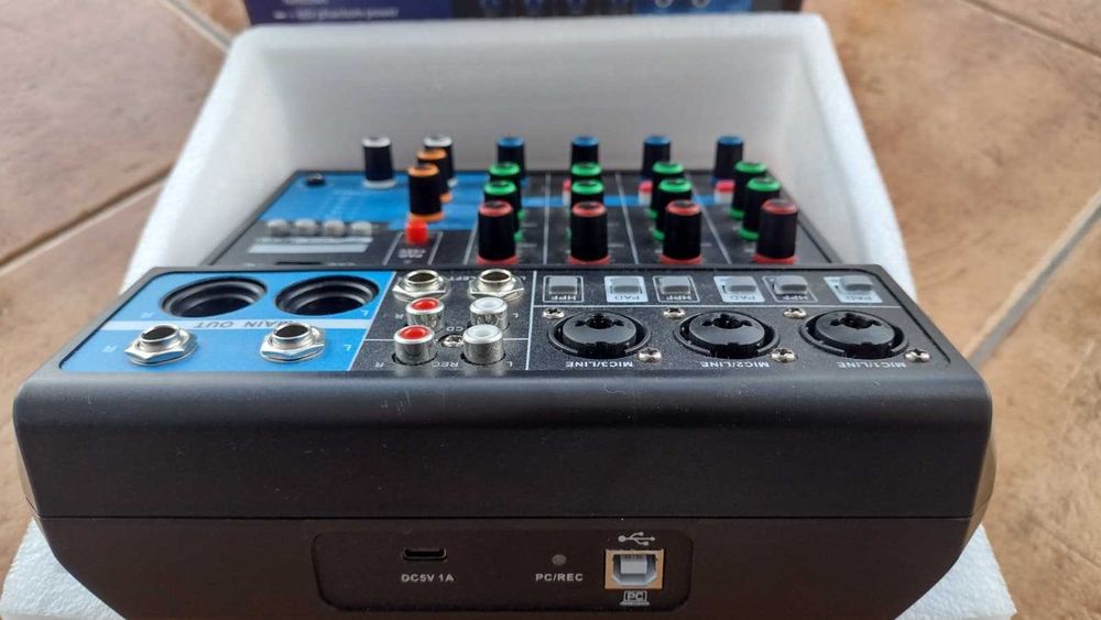 Mesa de áudio profissional 5 canais + Cabos Jack