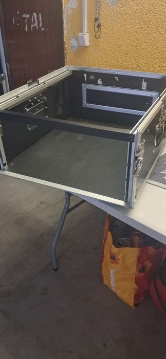 Case em L com pes elevatórios