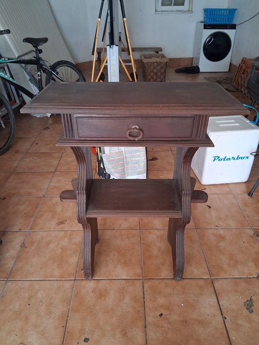 Mesa de apoio/cabeceira antiga