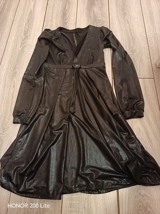 Letnia sukienka z głębokim dekoltem