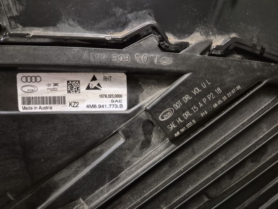 Фара ліва Audi Q8 2019-2023 USA