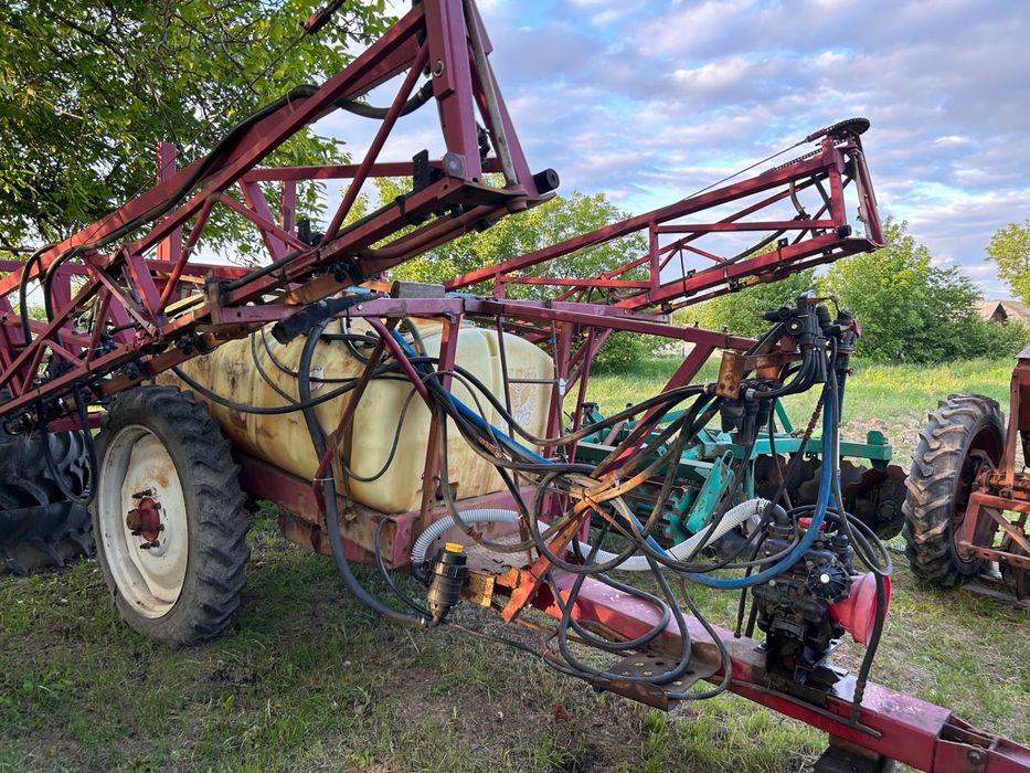 Продам причіпний обприскувач HARDI