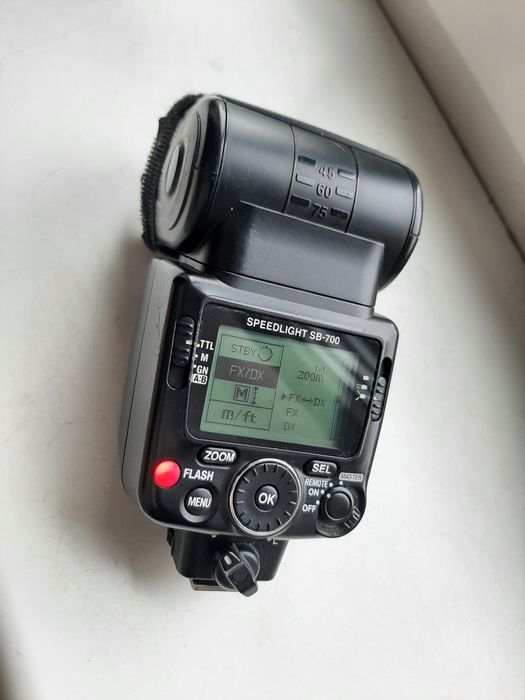 Фотовспышка Nikon SB-700