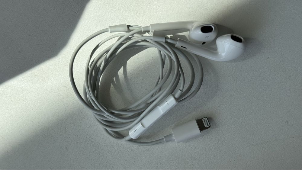 Оригінальні навушники дротові Apple EarPods with Lightning (MWTY3)