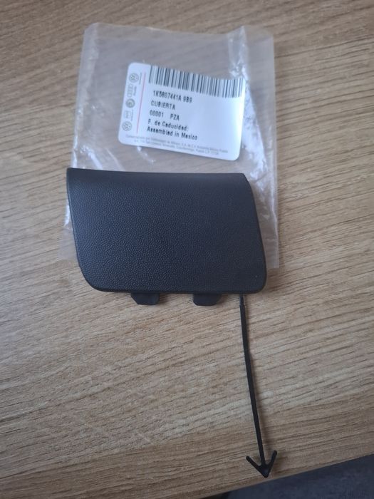 Zaślepka pokrywa haka holowniczego VW Jetta 2005-2010  tył tylna tylnego zderzaka 1K5807441A