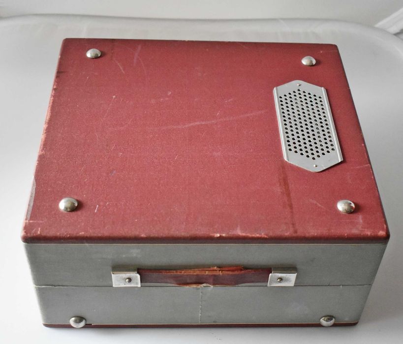 Polski gramofon walizkowy Bambino