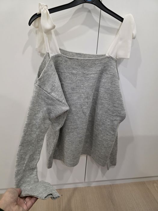 Camisola cinzenta com laços