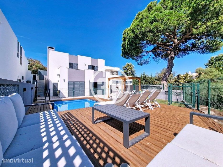 Moradia T5 Renovada com Piscina e Vistas Natureza a Poucos Passos d...