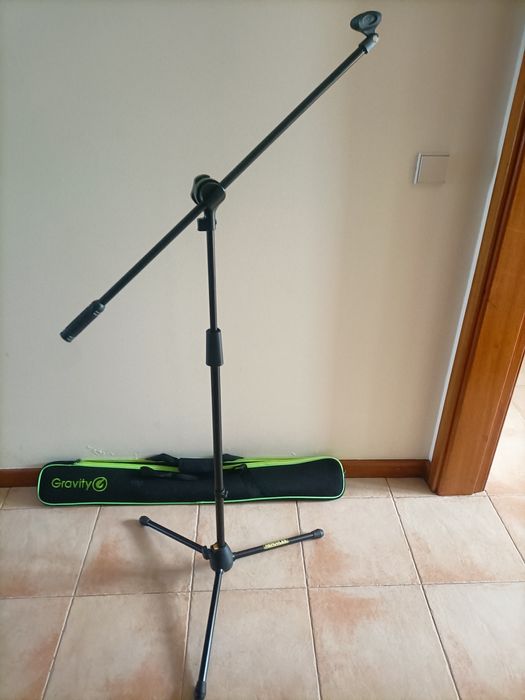 Vendo Suporte Microfone HÉRCULES com saco neoprene GRAViTY