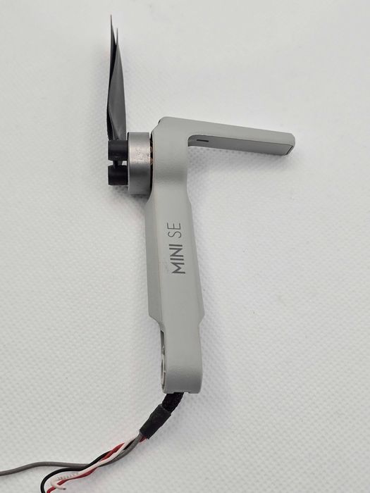 DJI Mini 1SE – lewe przednie ramię
