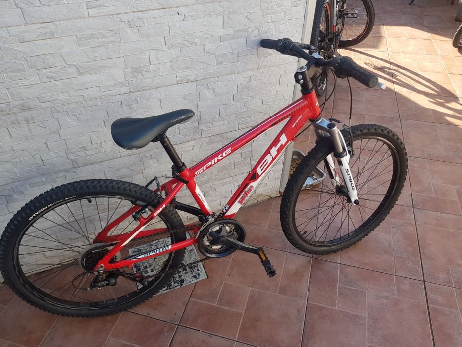 Bicicleta de adolescente roda 24 com tudo a funcionar impecavelmente