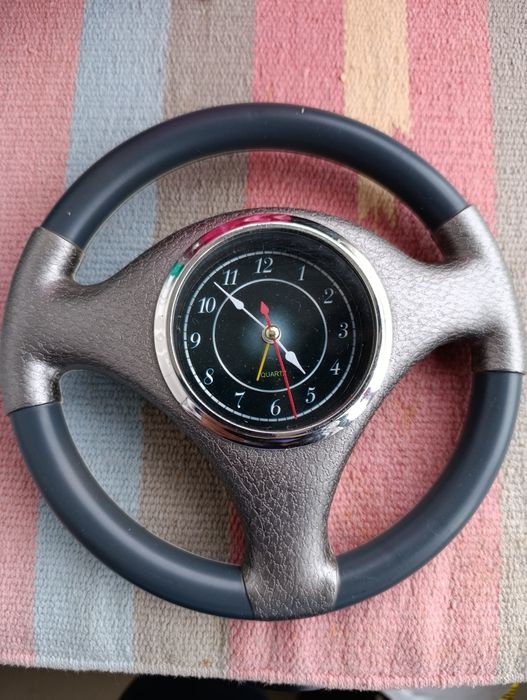 Relógio de parede volante