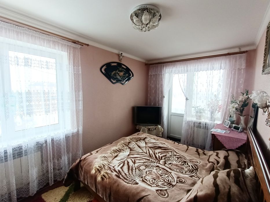 Здається трьохкімнатна квартира по вул. Мазепи 8. Вільна