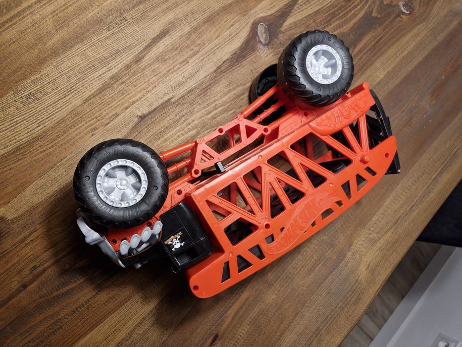 Transporter Monster Trucks Hot Wheels