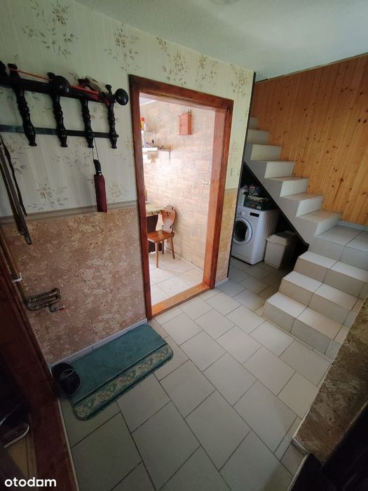 Domek w górach z widokiem na Policę