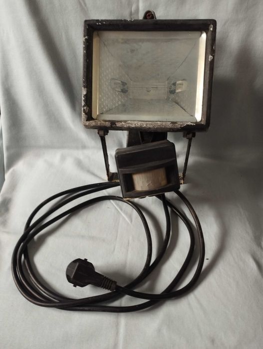 Holofote antigo ideal para ter nas obras