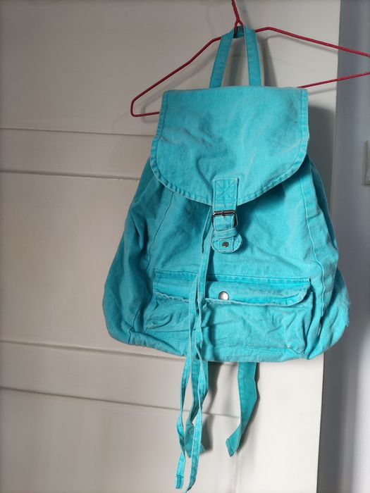 Várias malas/mochilas/sacos