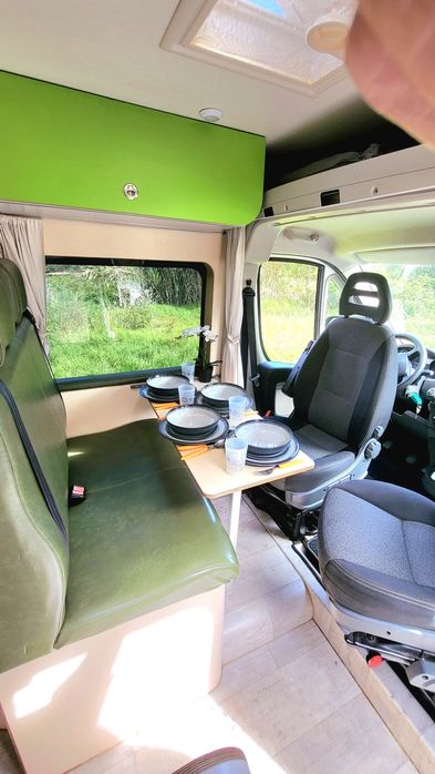 Aluga-se autocaravana para férias

Características:
• Dormida para 4 p