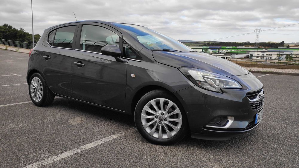 Opel Corsa 2017 95cv Innovation ; jantes 17" ; Semi-Pele ; Android Auto / Apple Carplay ; AC Automático ; Xenon & LED