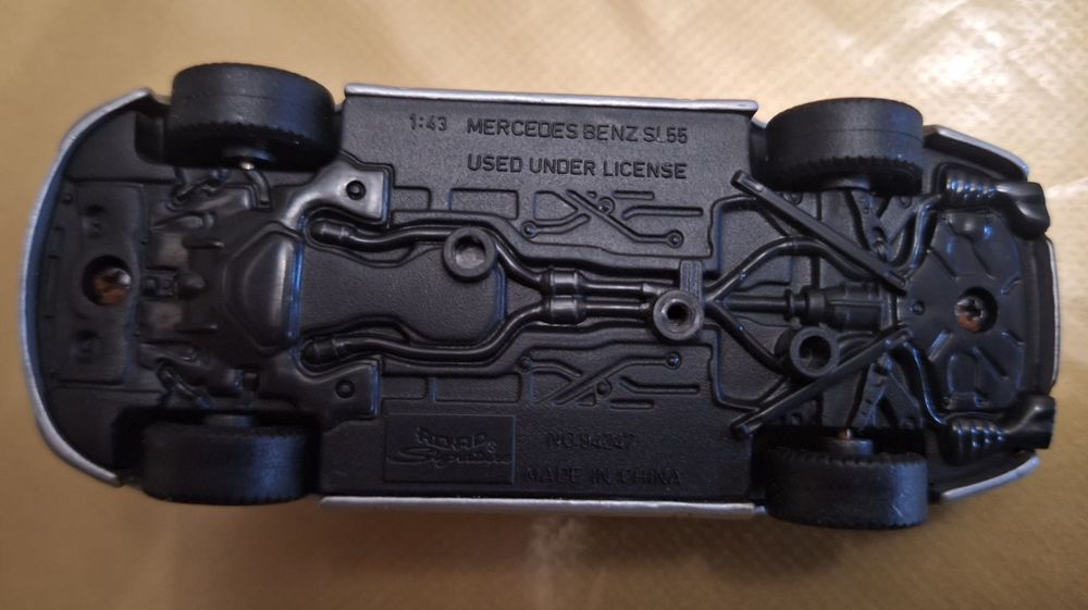 Miniatura escala 1:43 Mercedes