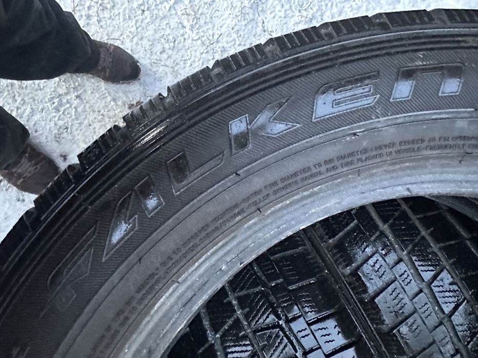 Шини майже нові 215/60 R17 Falken , резина комплект