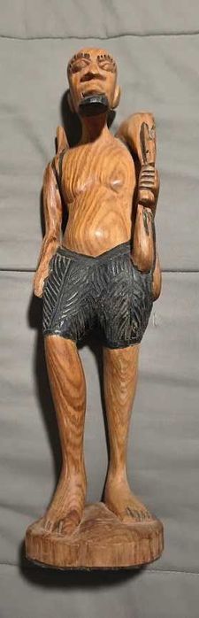 Escultura de madeira de origem africana.