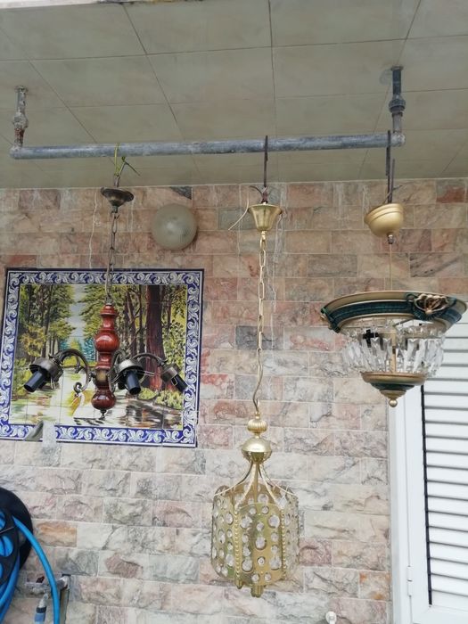 3 Candeeiros Novos Tecto Amarelos Com Cristais e 1 em Madeira Nobre