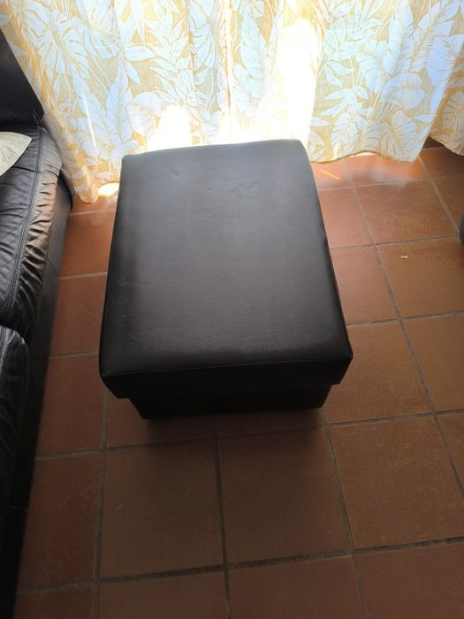 Conjunto de sofás em pele.