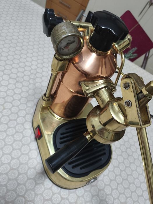 La Pavoni Professional máquina Espresso em funcionamento