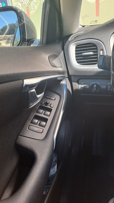 VOLVO V40 D2 2013