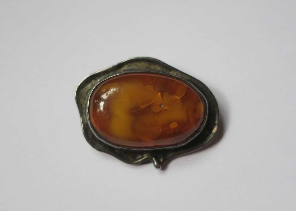 Stara broszka z bursztynem 5 cm