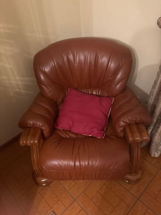 Conjunto de Sofas de Cabedal com pouco uso