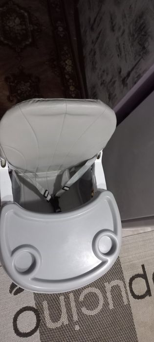 Стілець для годування