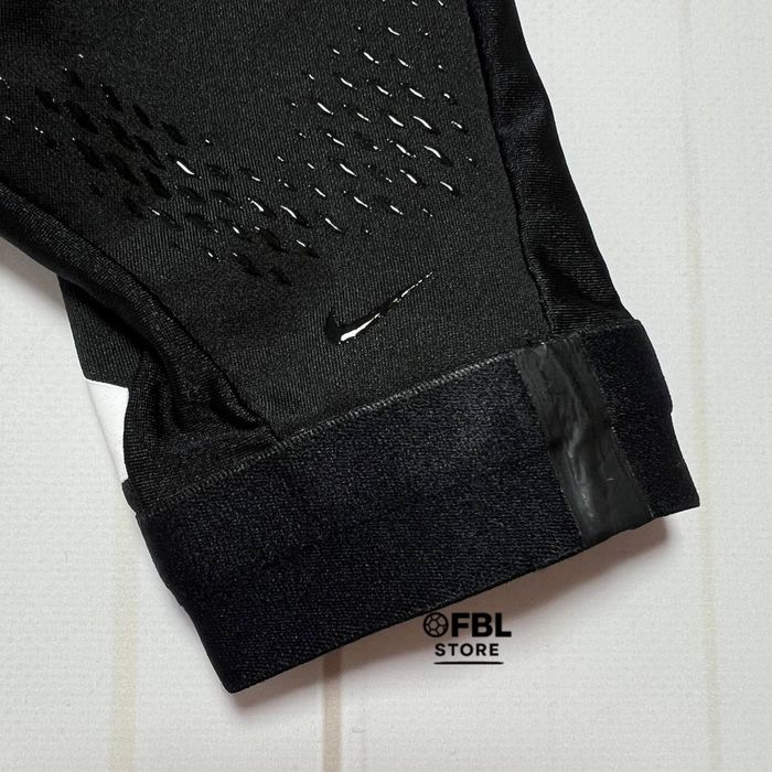 Рукавиці Nike HyperWarm для футболу, бігу чи тренувань