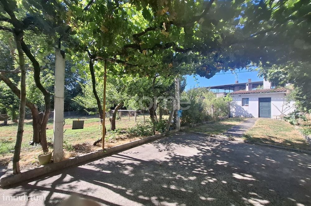 Espetacular Moradia T4 com Jardim e Garagem em Chaves